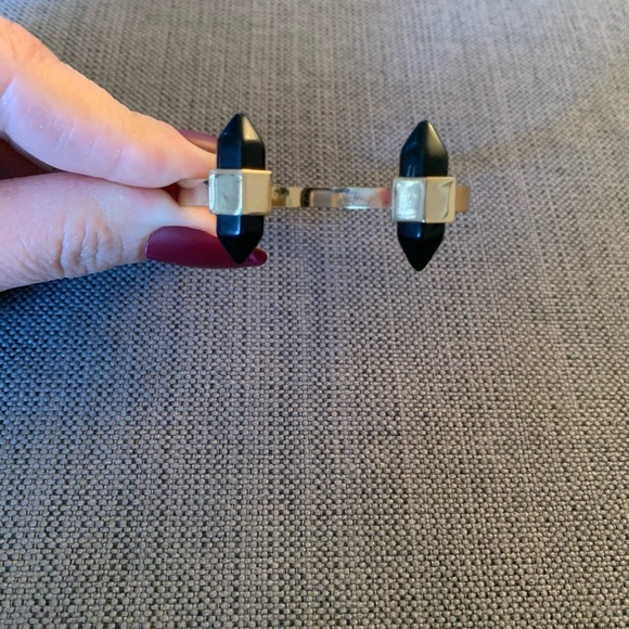 🟢 Gold And Black Cuff Bracelet - Picture 2 of 2